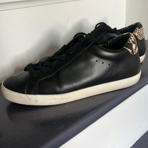 Women’s Banana Republic Essential Leather Sneaker SZ 8 Black/ Python print.